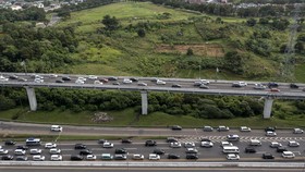 Jalan Tol Layang MBZ Arah Cikampek Dibuka Lagi