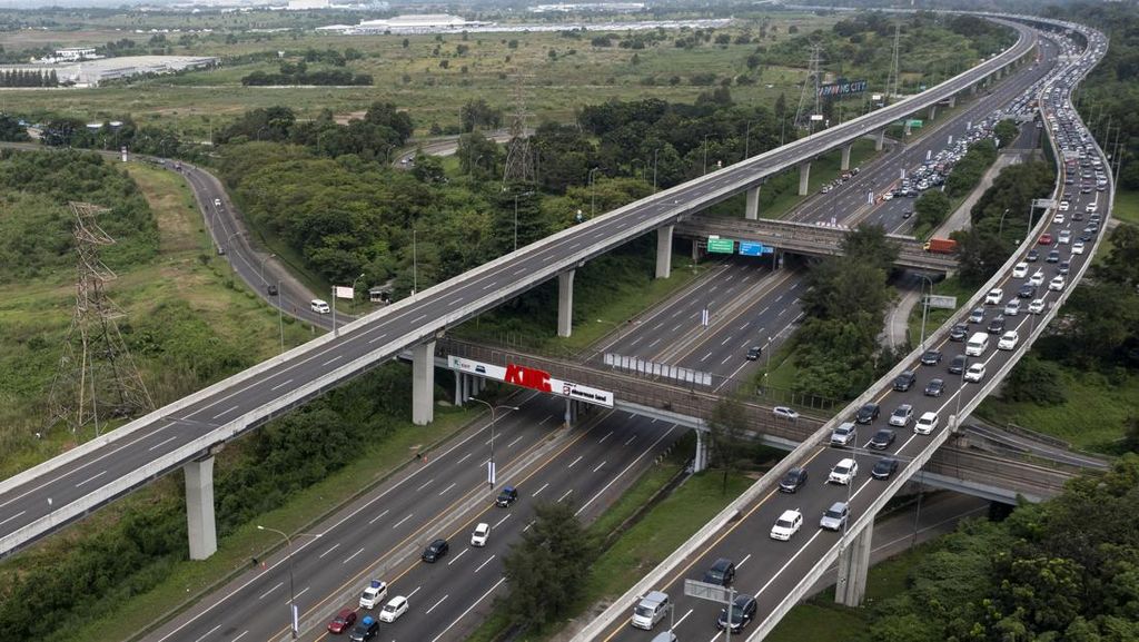Kecelakaan Beruntun di Tol MBZ, Arus Lalin Arah Cikampek Padat