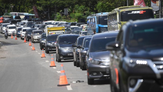 Direktorat Lalu Lintas (Ditlantas) Polda Metro Jaya bakal memanfaatkan jalur arteri untuk menampung kendaraan pemudik dari jalan tol saat arus balik Lebaran.