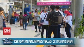 VIDEO: Kepadatan Penumpang Terjadi di Stasiun Senen