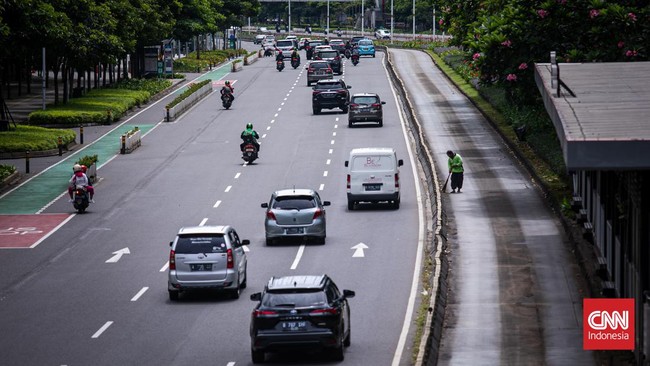 Pemprov DKI Jakarta akan ajak pemerintah pusat dan swasta berunding soal pengaturan jam masuk kerja demi mengurangi kemacetan lalu lintas ibu kota.