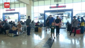 VIDEO: Jumlah Pemudik dari Terminal Pulogebang Turun Dibanding 2019