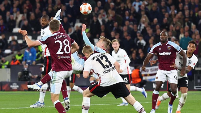 West Ham United menelan kekalahan pada leg pertama semifinal Liga Europa, Jumat (29/4) dini hari WIB, sementara RB Leipzig sukses meraih kemenangan.