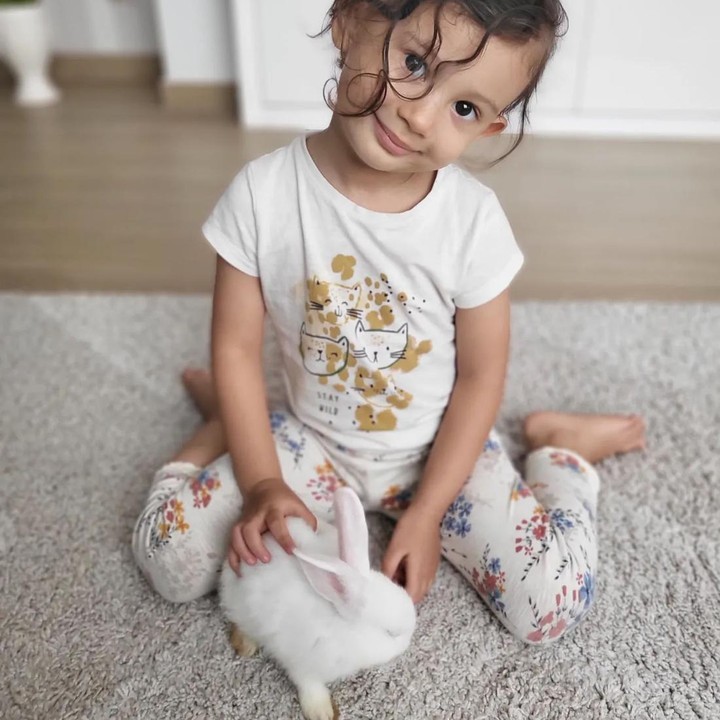 <p>Balita kelahiran 16 Juni 2019 ini akan genap berusia 3 tahun dalam waktu dekat, nih. "Yay btr lgi mau 3 taun," tulis Aura Kasih sebagai caption dalam potret putrinya di akun Instagram @aurakasih.(Foto: Instagram @aurakasih)<br /><br /><br /></p>