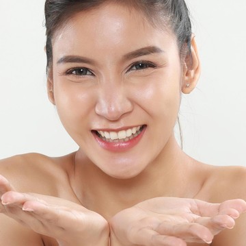 img-title Nggak Boleh Asal, Ini Urutan Basic Skincare Routine yang Tepat Buat Remaja Biar Bisa Tampil Glowing!