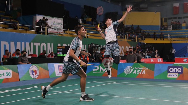 Fajar Alfian/Muhammad Rian Ardianto mengalahkan wakil Malaysia, Goh Sze Fei/Nur Izzuddin, dalam babak 32 besar Indonesia Open 2022.