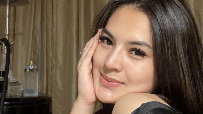 Mantan asisten pribadi Hotman Paris Iqlima Kim menutup akun Instagram pribadinya.
