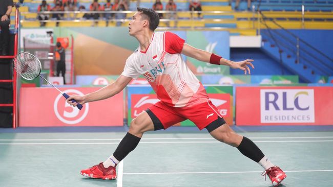 Jonatan Christie berhasil membawa Indonesia unggul 2-1 atas Thailand usai mengalahkan Kantaphon Wangcharoen pada partai ketiga di Grup A Thomas Cup 2022.