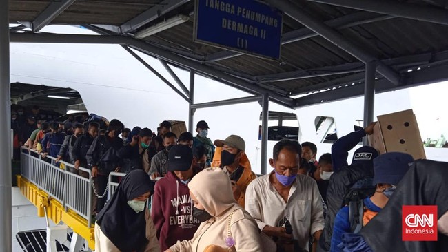 Hingga Minggu (1/5) dini hari, arus mudik asal Pulau Jawa yang tiba di Pelabuhan Bakauheni, Lampung Selatan alami penurunan.