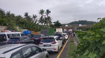 kondisi-tol-cilegon-merak-sabtu-pagi-km-80-an-foto-sefti-cnbc-indonesia_169 kondisi-tol-cilegon-merak-sabtu-pagi-km-80-an-foto-sefti-cnbc-indonesia_169