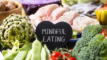 BAGAIMANA MINDFUL EATING BEKERJA DAN LANGKAH AWAL MEMULAINYA