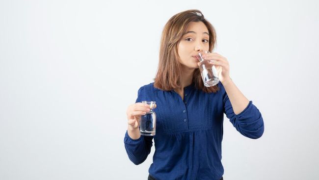 Minum Air Dingin Vs Air Panas Mana Yang Paling Baik Untuk Pencernaan 4531