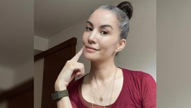Nadya Hutagalung Berdamai dengan Uban, Merasa Jauh Lebih Bebas
