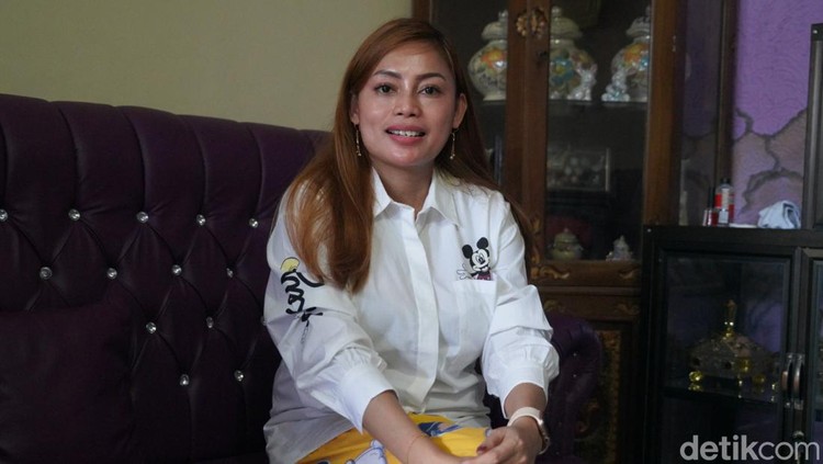 Nur Afni Ramang, wanita asal Soppeng punya perusahaan di Dubai. Nur Afni Ramang, wanita asal Soppeng punya perusahaan di Dubai.