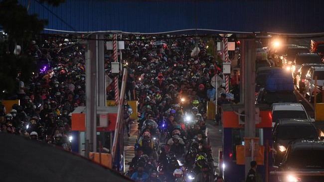 PT ASDP Indonesia Ferry akan memperluas area parkir dan meningkatkan akses penumpang ke Pelabuhan Merak untuk mencegah kemacetan saat libur panjang.