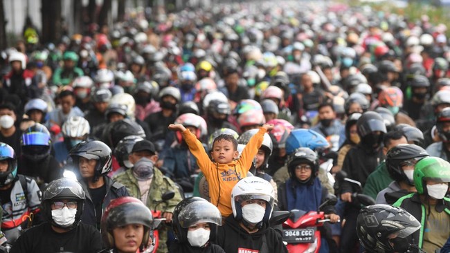 Ketua MPR Dorong Semua Motor Masuk Tol, Bukan Cuma Moge Ketua MPR Bambang Soesatyo mengatakan pengguna motor, termasuk moge, punya hak yang sama menikmati kue pembangunan di jalan tol.