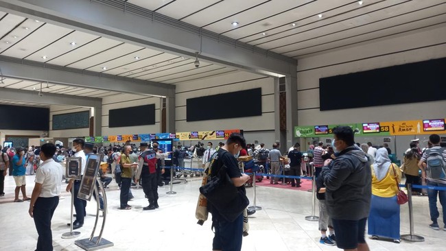 Puncak arus balik mudik 2022 di Bandara Soekarno-Hatta (Soetta), Tangerang, Banten diprediksi terjadi pada 7-9 Mei 2022.