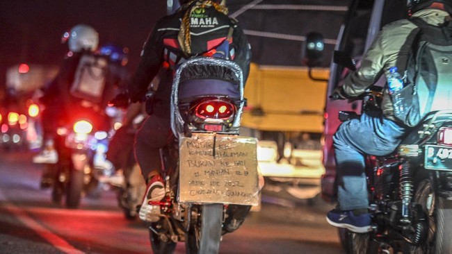 Kemeriahan Malam di Simpang Jomin Berlangsung Teratur pada Sabtu Dini Hari