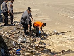 Polisi Olah TKP Dugaan Limbah Pertamina di Perairan Amahami Bima