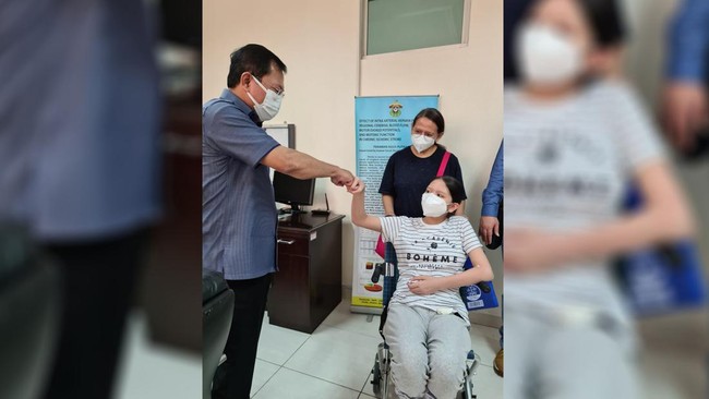 Seorang remaja putri bernama Vanessa diklaim sembuh usai mendapat Vaksin Nusantara dari bekas Menteri Kesehatan (Menkes) Terawan Agus Putranto.