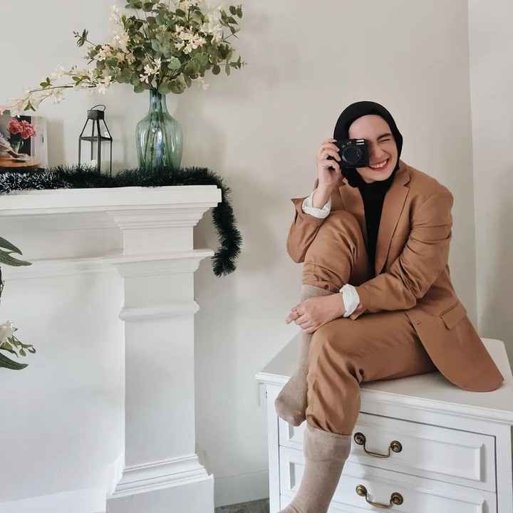 <p>Ruangan tersebut didominasi oleh warna putih yang membuat lebih lapang dan minimalis. (Foto: Instagram @anneofficial1990)<br /><br /><br /></p>