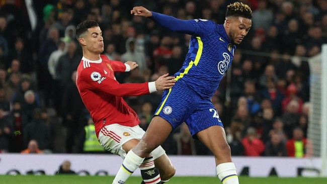 Video Reece James tertangkap kamera meminta jersey bintang Manchester United Cristiano Ronaldo viral di media sosial.