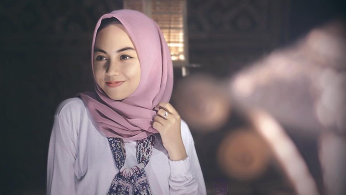 5 Rekomendasi Channel YouTube Beauty Vlogger Untuk Belajar Makeup, Agar Kamu Tampil Menawan Saat Lebaran Nanti 5 Rekomendasi Channel YouTube Beauty Vlogger Untuk Belajar Makeup, Agar Kamu Tampil Menawan Saat Lebaran Nanti