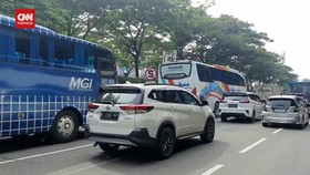 VIDEO: Kemacetan Parah di Tol Jakarta-Cikampek Sabtu 30 April