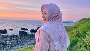 Heboh Diduga Lepas Hijab, Ini Dia Fakta Menarik Tentang Ayana Moon