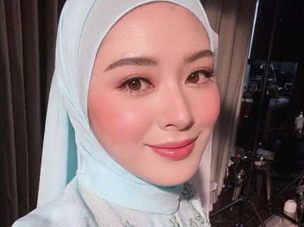 7 Potret Selebgram Korea Ayana Moon yang Kini Telah 10 Tahun Jadi Mualaf