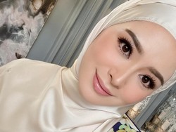Ayana Moon Unggah Foto Masa Kecil, Paras Ayahnya Disorot Bak Idol K-Pop