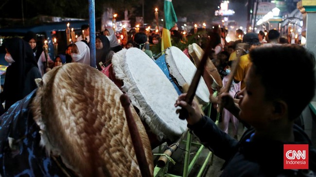 Polda Metro Jaya melarang kegiatan arak-arakan atau konvoi, terutama pada saat malam takbiran Idulfitri 1444 H di wilayah Jakarta dan sekitarnya.