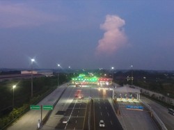 Jelang Malam, Tol Cikarang Utama Lengang