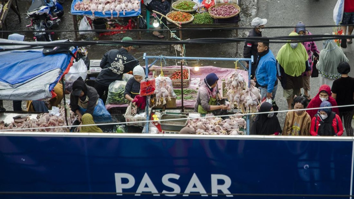 FOTO: Geliat Pasar Tradisional di Berbagai Daerah Jelang Lebaran