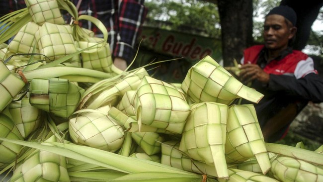 FOTO: Geliat Pasar Tradisional di Berbagai Daerah Jelang Lebaran