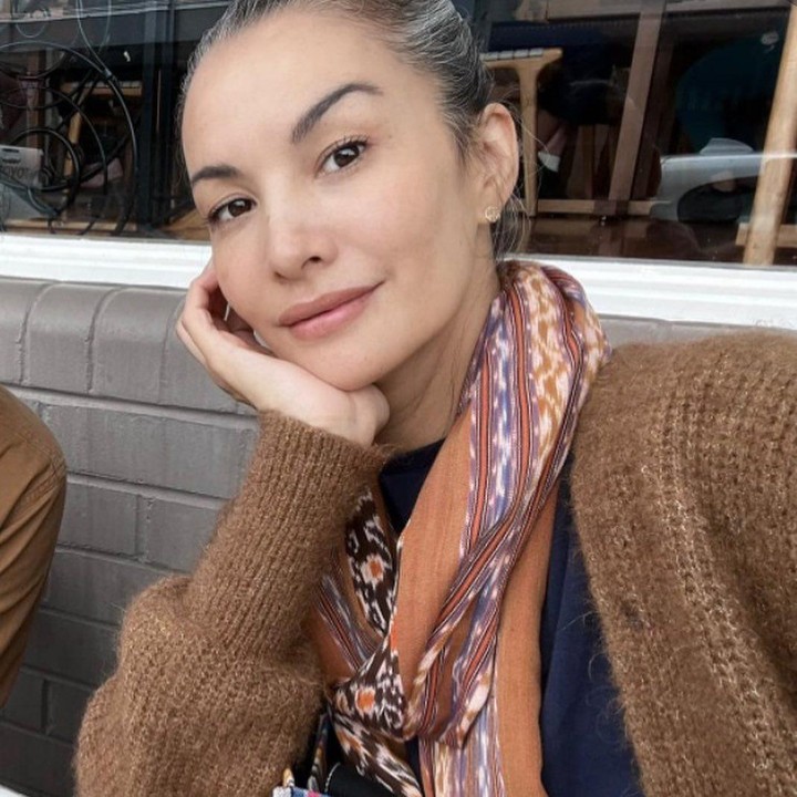 <p>Namun saat ini, Nadya Hutagalung sudah menemukan rasa nyaman dengan rambut barunya itu. Ia menjadi percaya diri dengan rambut beruban, Bunda. (Foto: Instagram @nadyahutagalung)</p>