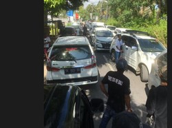Wisatawan Ramai Kunjungi Nusa Penida, Jalanan Sempat Macet