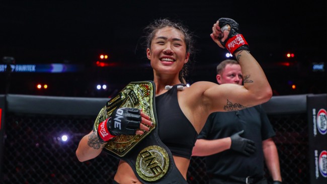 Pasca keberhasilan mempertahankan sabuk di ONE X, Angela Lee mengincar laga trilogi dengan Juara Dunia ONE Women's Strawweight Xiong Jing Nan.
