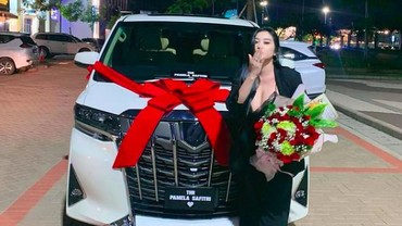 img-title Pamela Safitri Girang Dapat THR Mobil Alphard Pas Lebaran