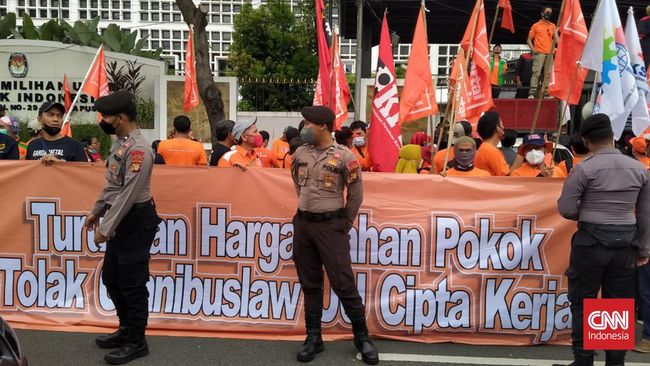 Ratusan Buruh Gelar May Day di Jakarta, Tuntut Pemilu Jujur dan Adil Partai Buruh menuntut pelaksanaan Pemilu 2024 tepat waktu saat menggelar aksi Hari Buruh Internasional.
