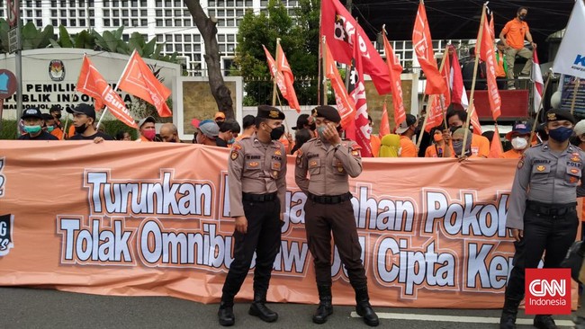 Ribuan buruh akan melakukan unjuk rasa di depan Gedung DPR RI, Jakarta pada Rabu (15/6) hari ini, dengan membawa enam tuntutan utama.
