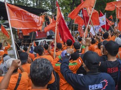 50 Ribu Buruh Banjiri Jakarta Hari Ini, Teriakkan 18 Tuntutan!