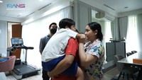 <p>Saat akan diantar oleh Raffi dan Nagita, Rafathar sempat menangis dan merengek tidak mau pergi. (Foto: YouTube Rans Entertainment)</p>