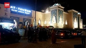 VIDEO: Rest Area KM 57 A Masih Ramai Pemudik di Malam Takbiran