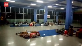 VIDEO: Bakauheni Sepi, Pemudik Istirahat di Ruang Tunggu