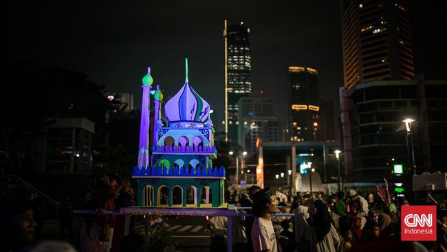 Tanda datangnya Idul Fitri adalah berkumandangnya takbir di seluruh tempat. Sampai kapan takbiran Idul Fitri dikumandangkan?