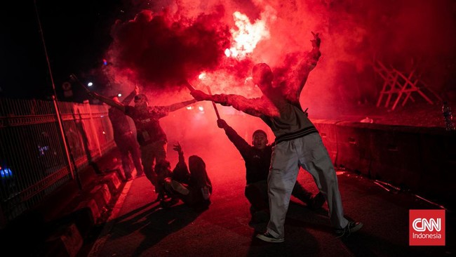 Sebanyak 124 remaja ditangkap polisi pada Selasa (9/4) saat malam takbiran karena konvoi membawa petasan.