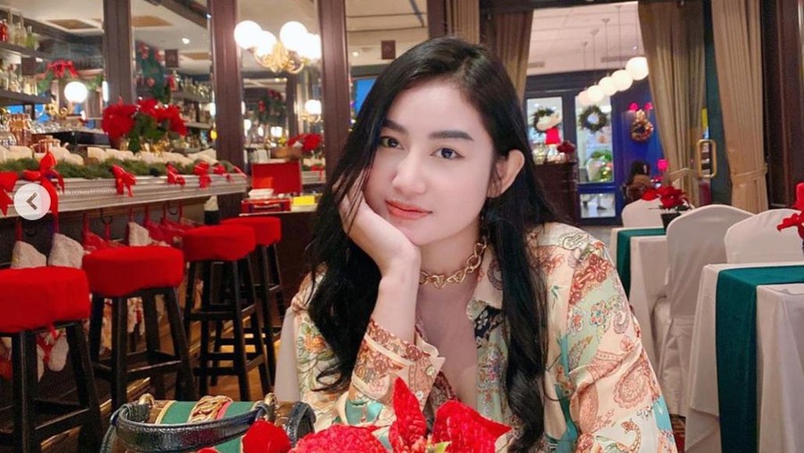 10 Momen Kulineran Pamela Safitri yang Bahagia Dapat THR Alphard 10 Momen Kulineran Pamela Safitri yang Bahagia Dapat THR Alphard