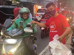 Gandeng 100 Pedagang, Kecap ABC Bagikan 3.000 Nasgor ke Driver Ojol