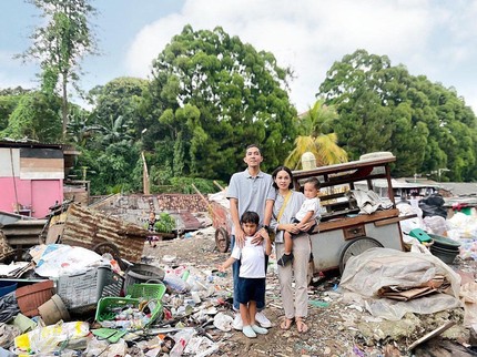 7 Potret Andien Rayakan Wedding Anniversary di Kampung Pemulung